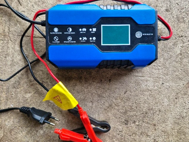 Batteriladdare för bil och mc