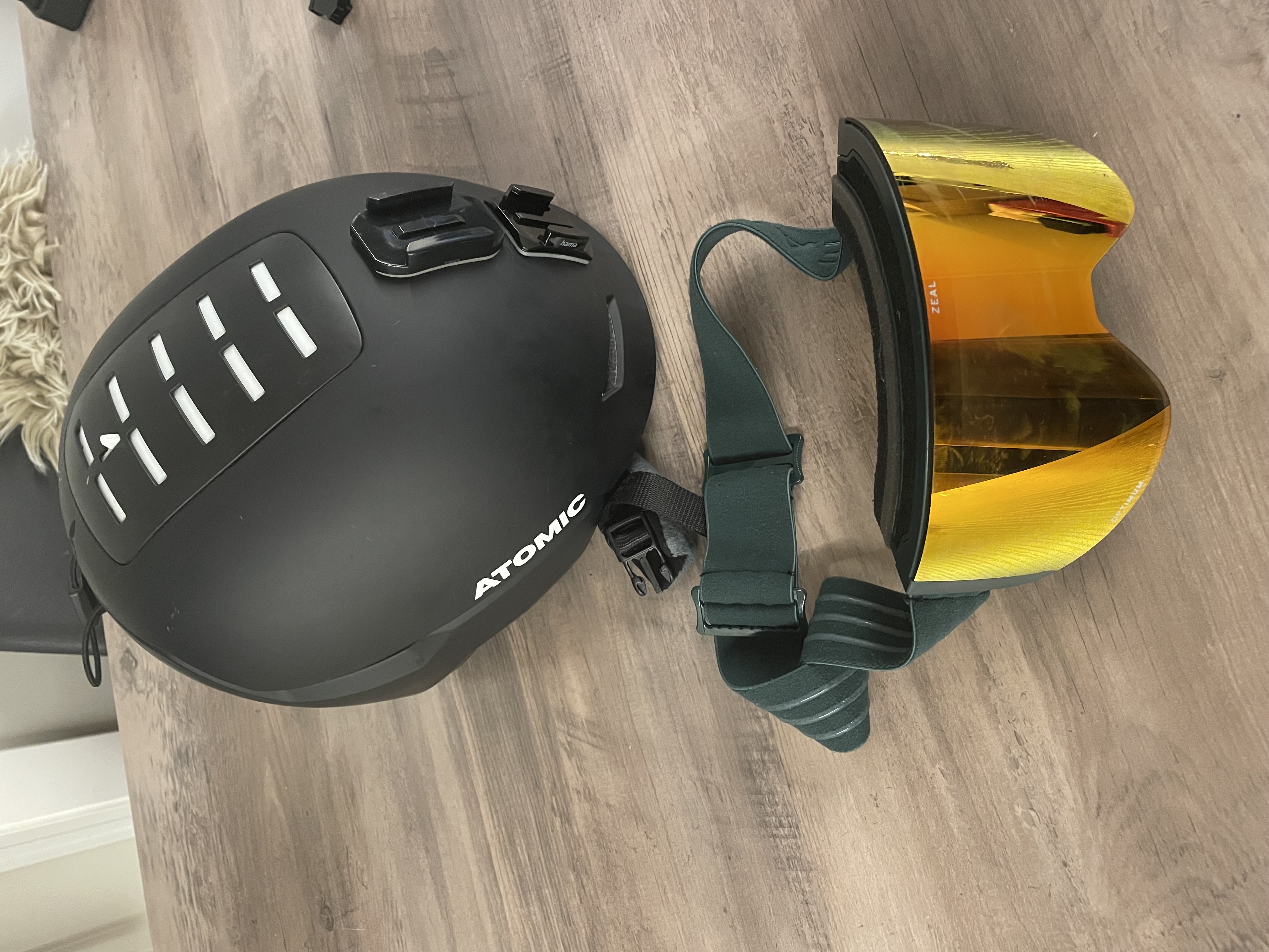 Atomic hjelm og briller