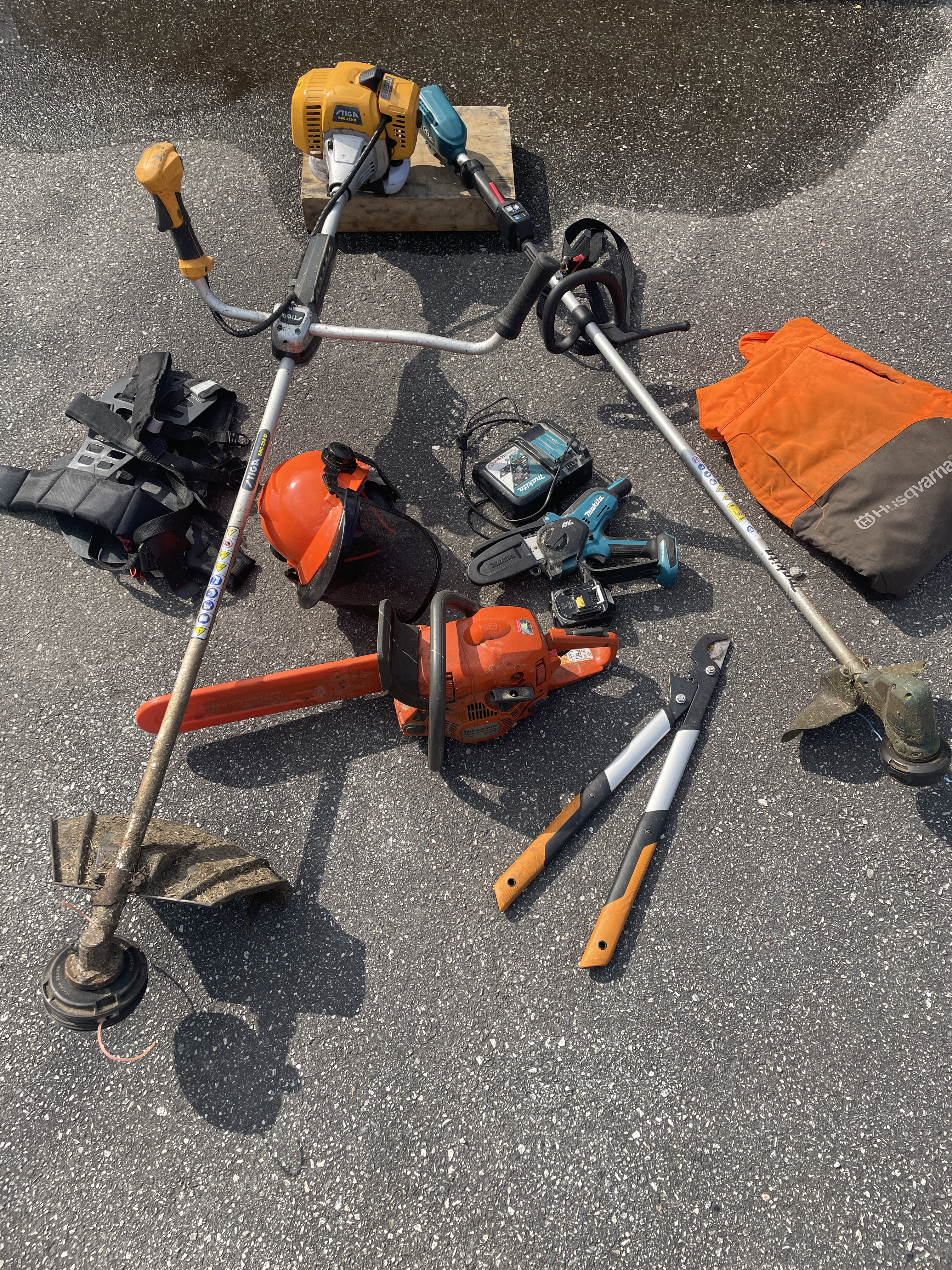 Hagepakke – motorsag, kantklipper, vedkløyver og flishugger