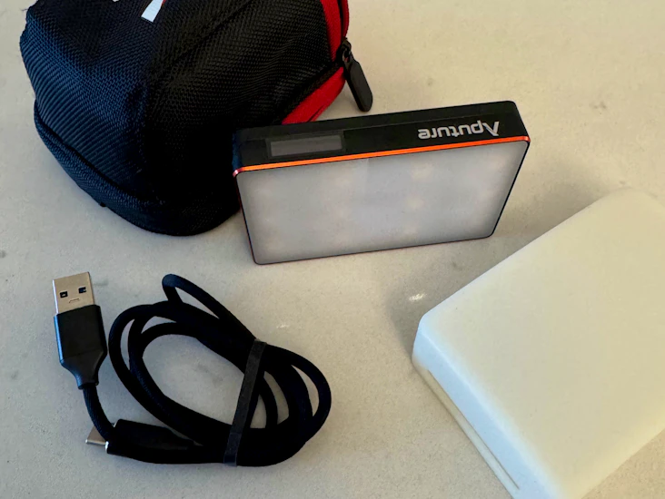 Aputure mc rgbww film light (apa0142a10)