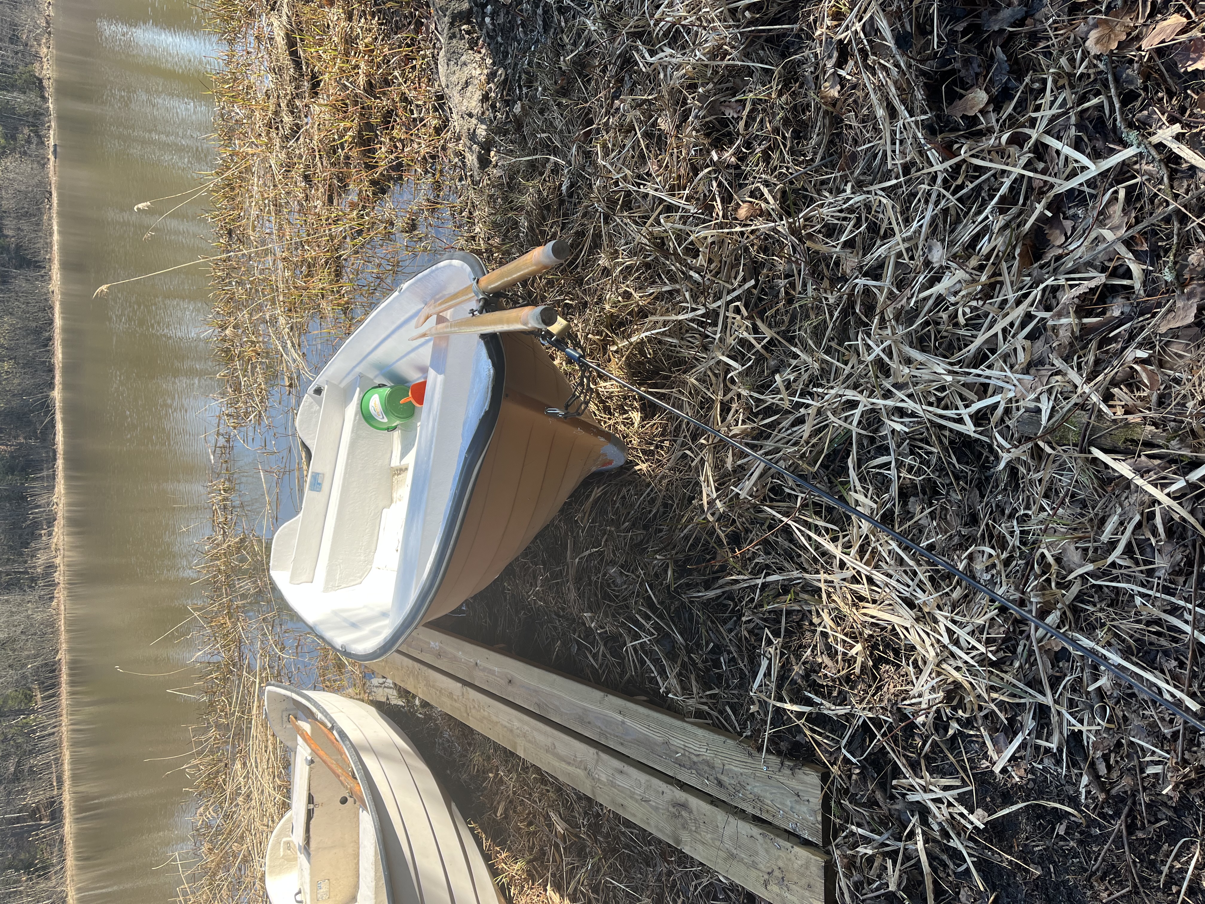 Roddbåt i hällestadsjön för fiske och utflykter 