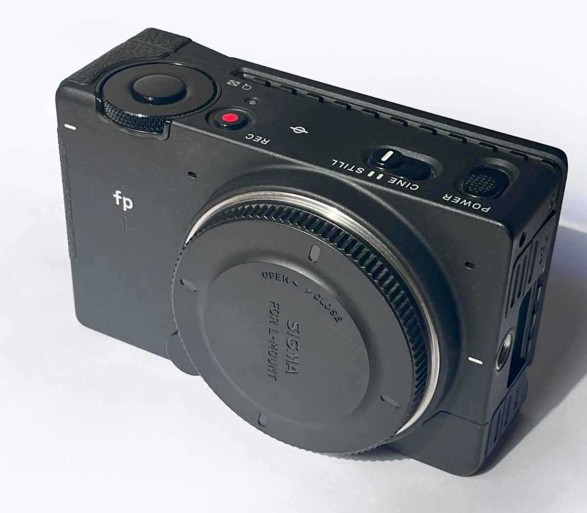 Sigma fp l 61 mp mirrorless interchangeable lens camera (body only) l mount + accessories.