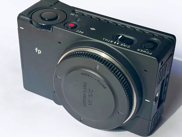 Sigma fp l 61 mp mirrorless interchangeable lens camera (body only) l mount + accessories.