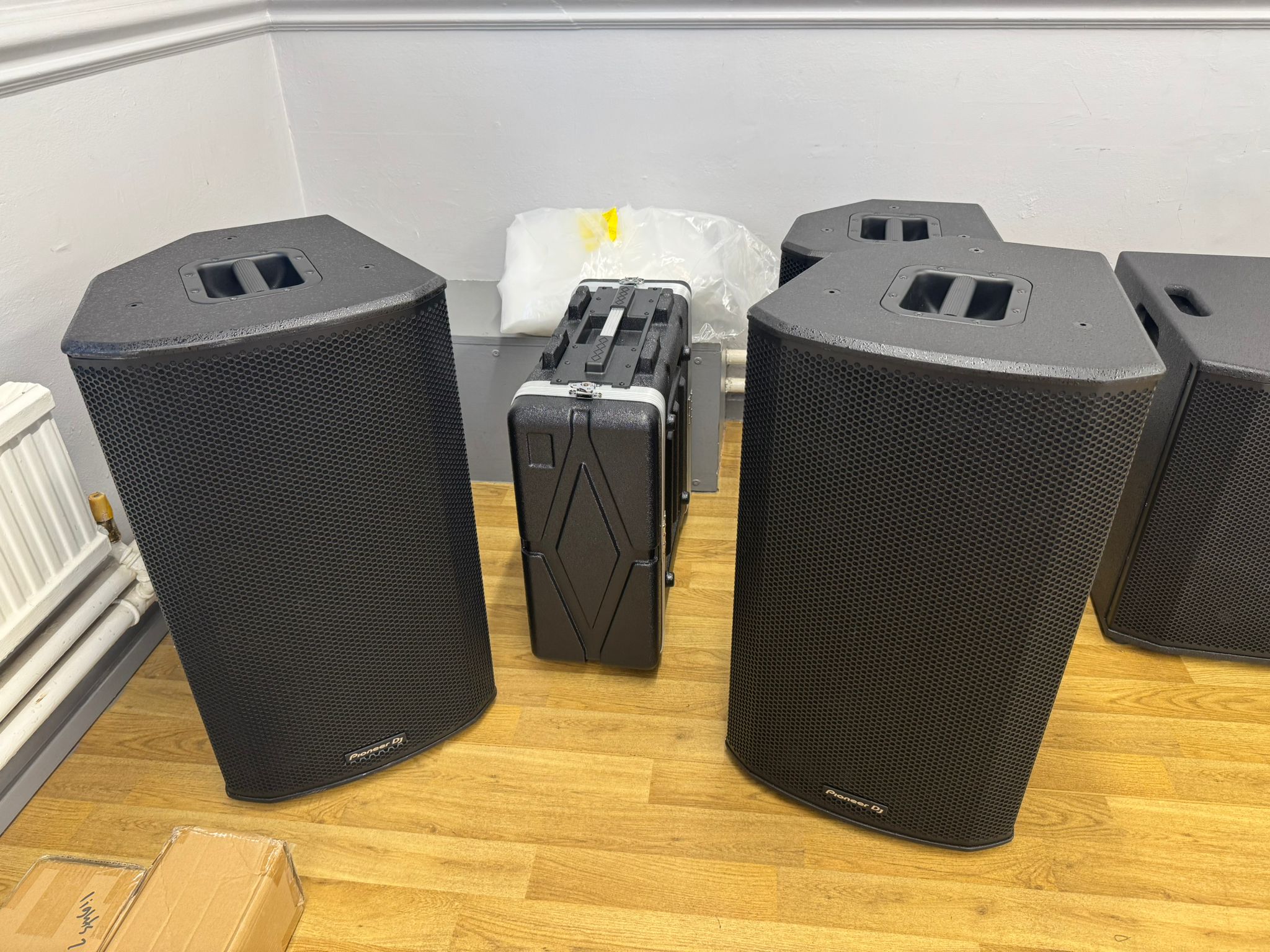 Hire 2x pioneer dj xprs152 15” active speakers – premium pa system