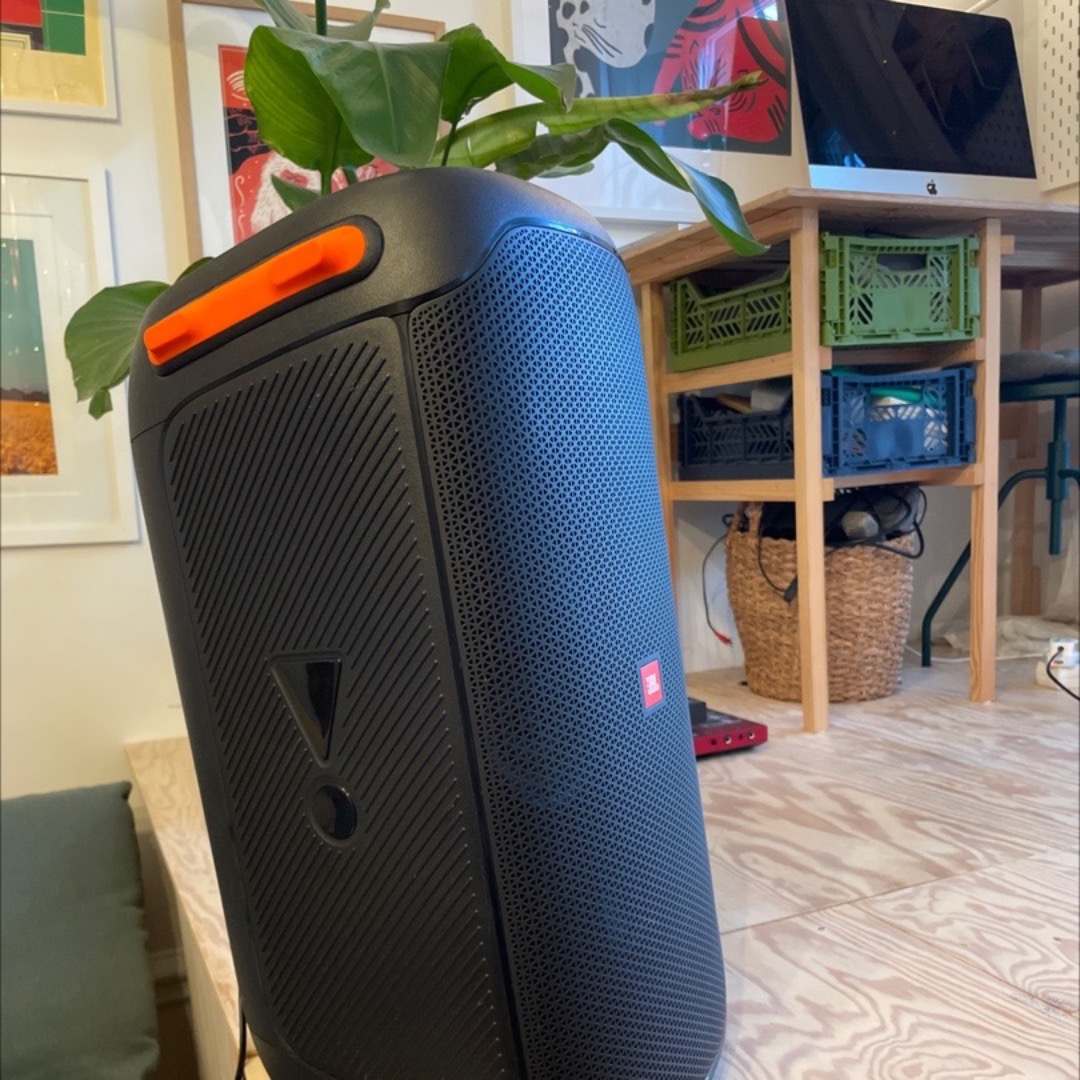 Partyhögtalare jbl partybox 100