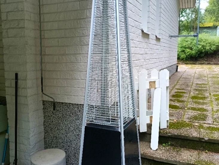 Liekehtivä terassilämmitin