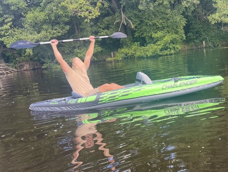 Uppblåsbar tvåmanskajak med packutrymme – perfekt för utflykter & övernattning!