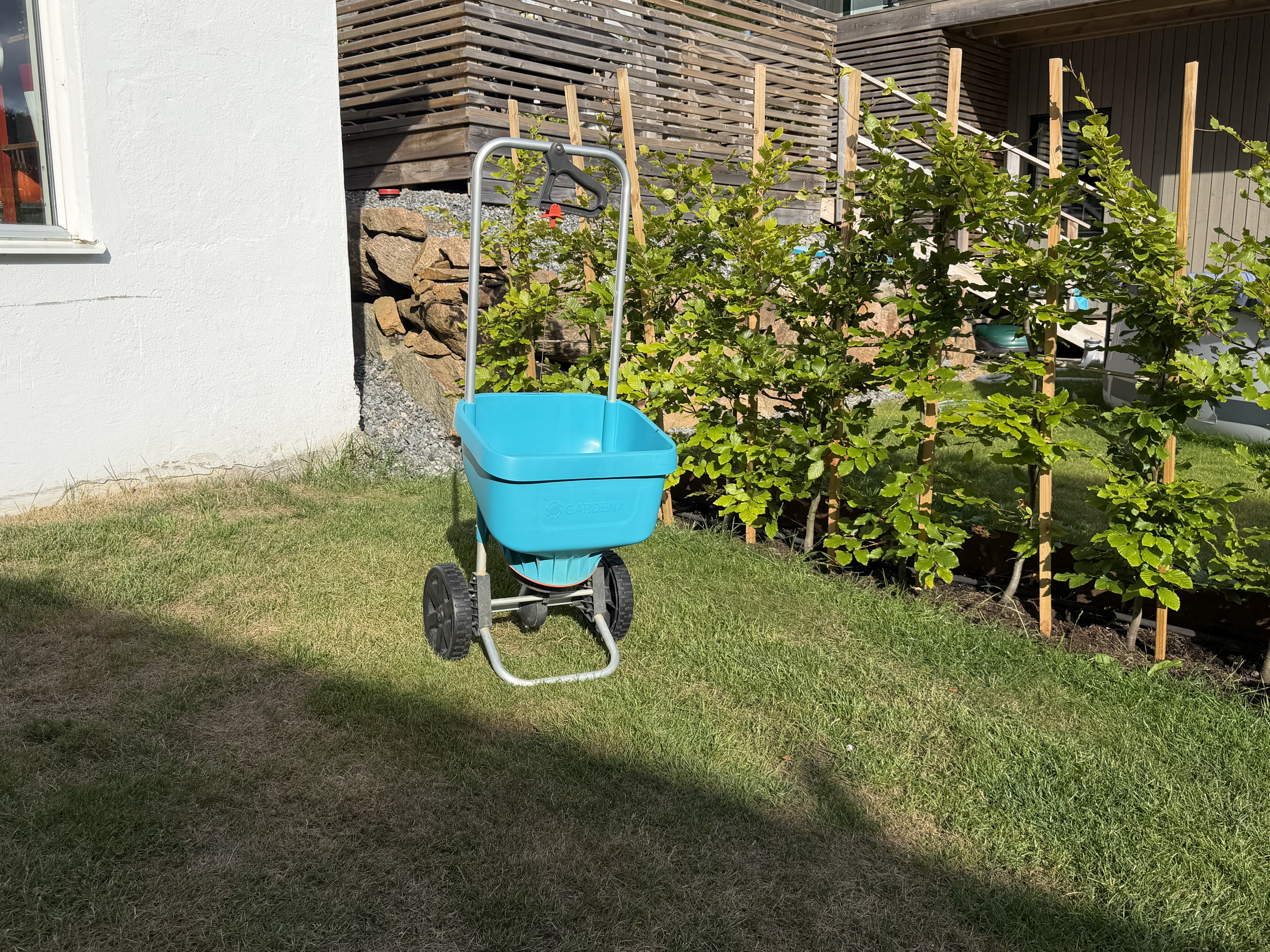 Gardena spreader xl spridarvagn 18 l – gödsel, gräsfrö & salt