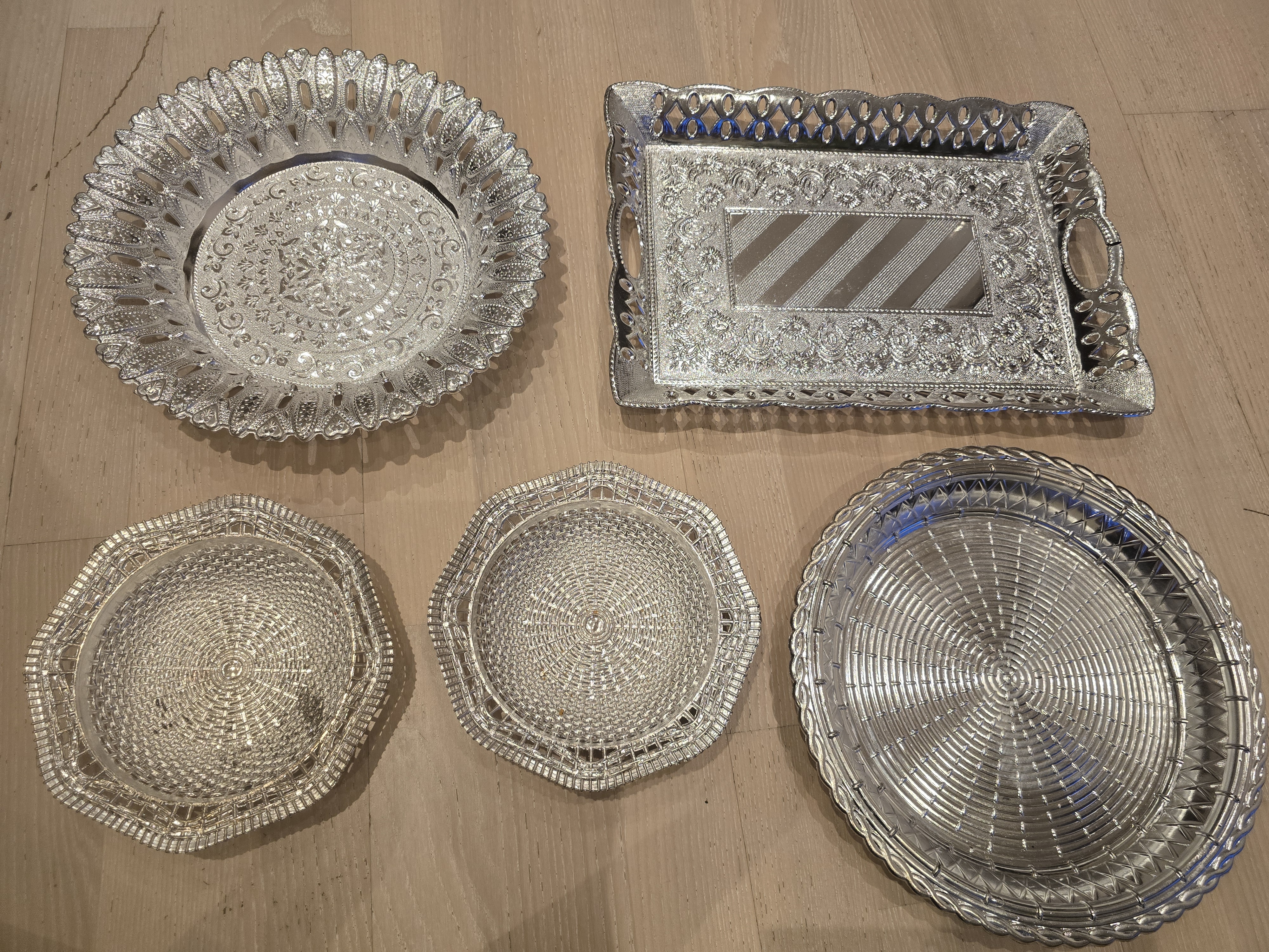 Decoration plates