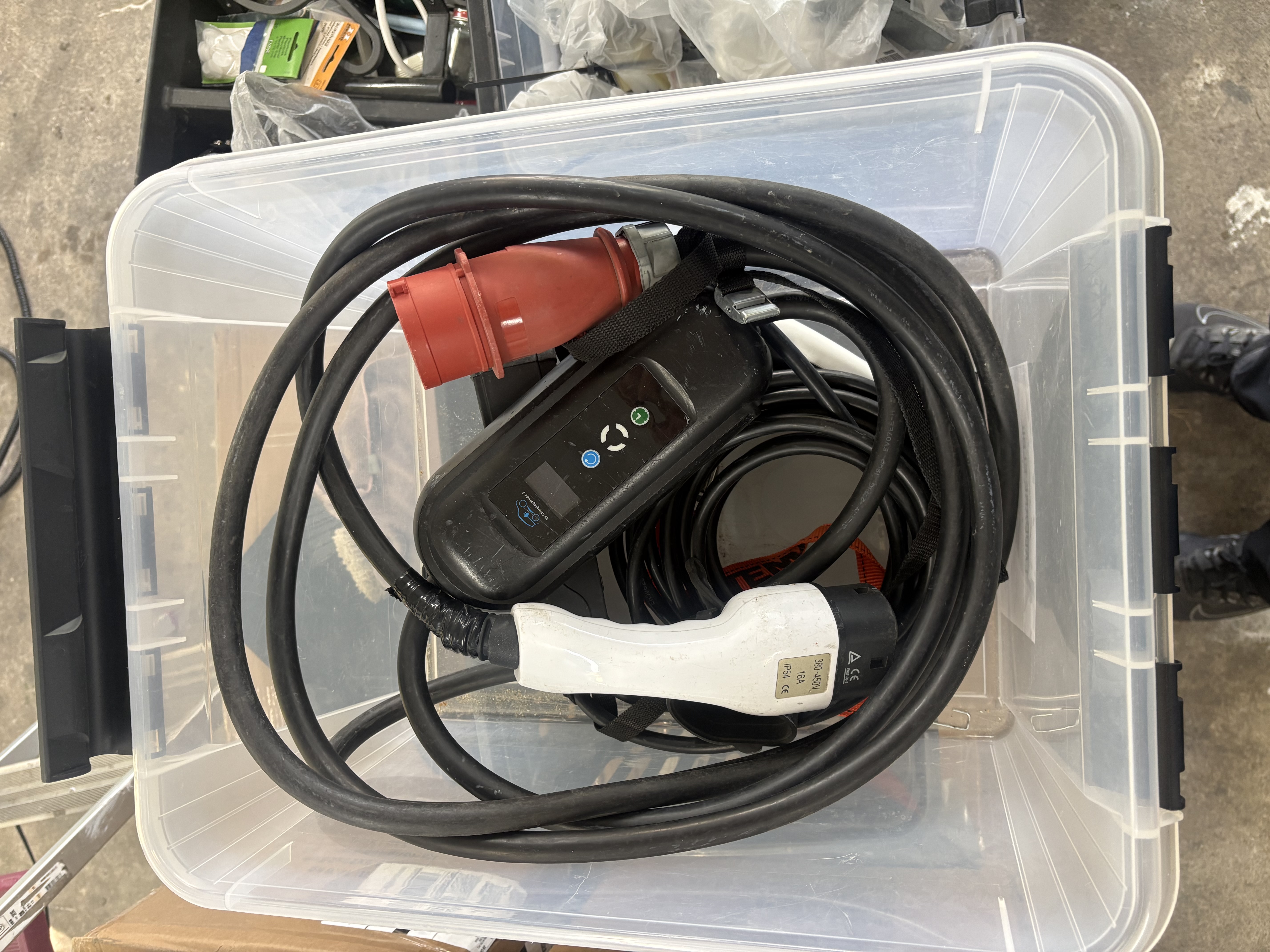 Laddare elbil. portabel typ 2-laddare för elbilar med cee-kontakt - 16a / 11kw /