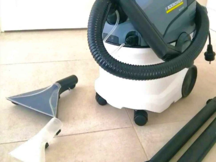 Kärcher tekstiilipesuri (sis. 2 pesuainetbl)