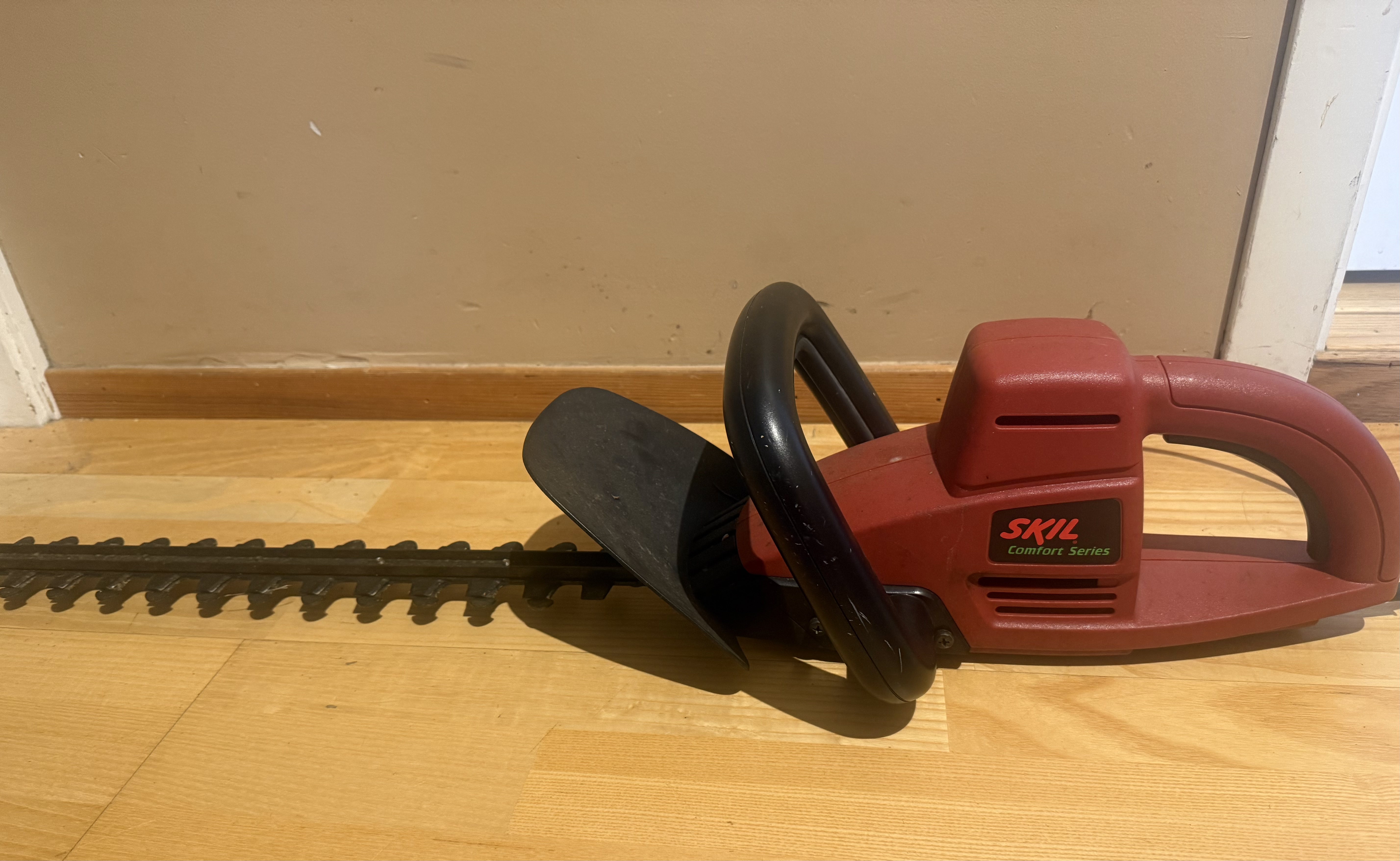 Hekksaks med lang skjøteledning