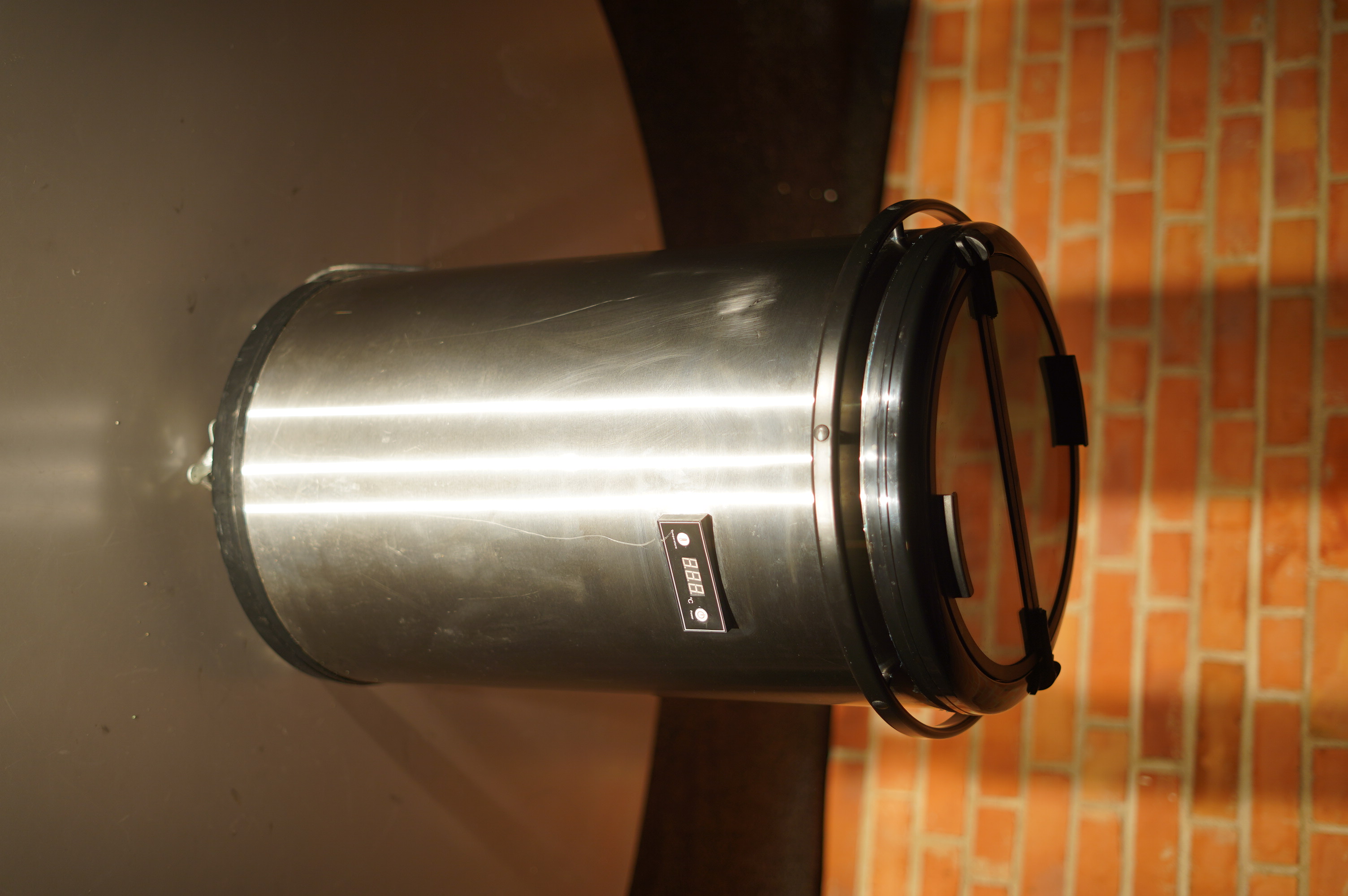 Kylskåp/tunna på hjul – 50l party cooler med kompressorkylning
