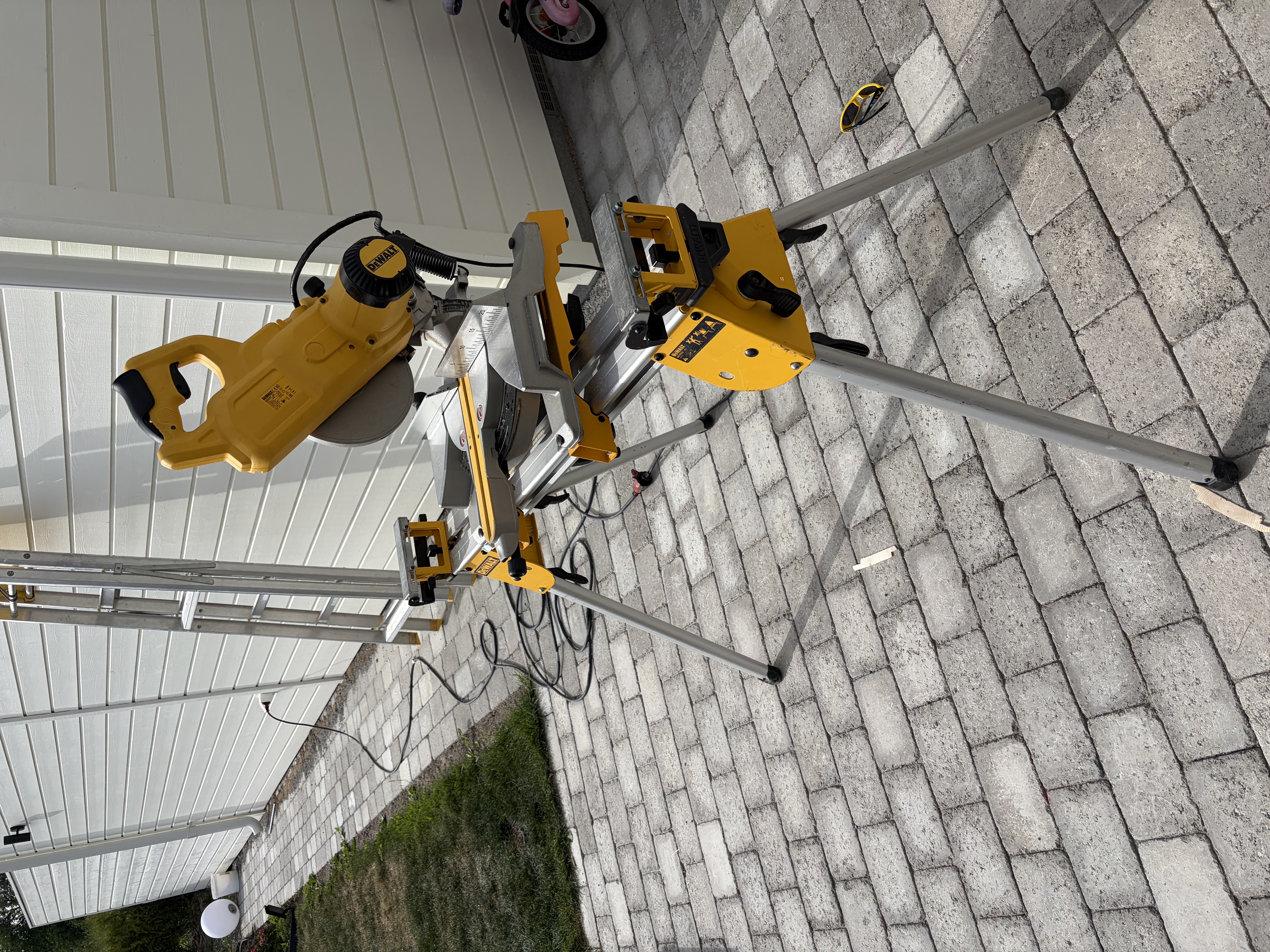 Dewalt kap- och gersåg med stativ