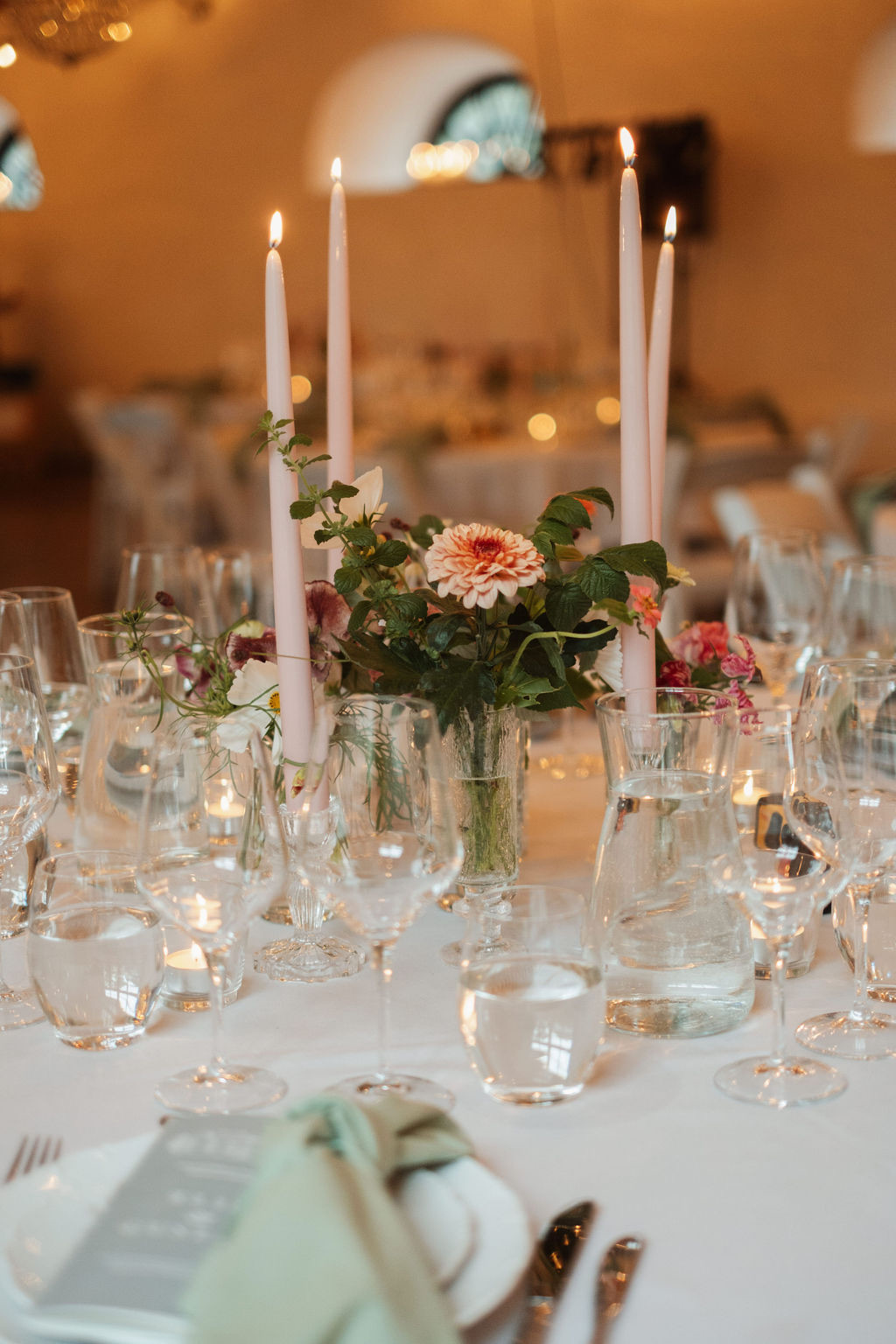 42st glas- och kristallvaser av varierande storlek