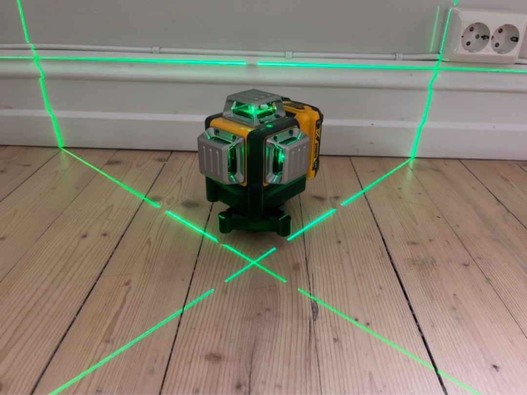 Dewalt 360° grønn 3 akser krysslaser