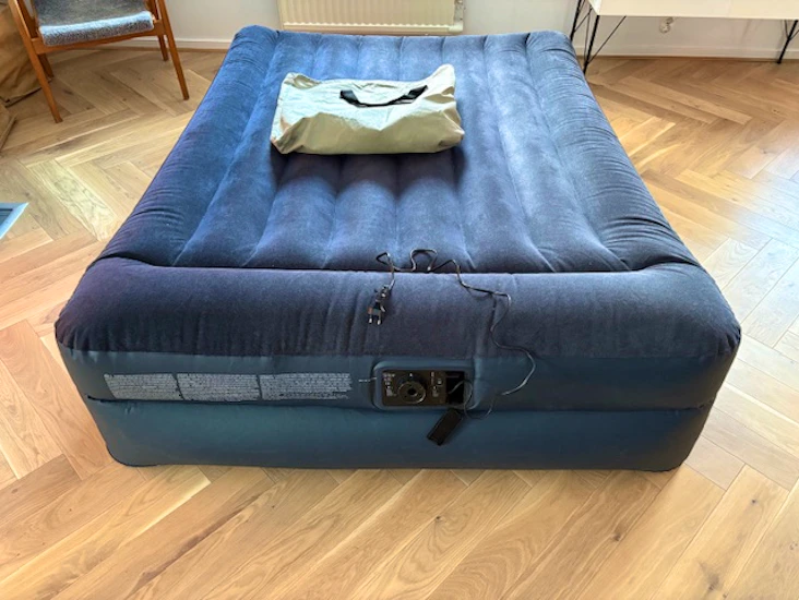 Uppblåsbar luftmadrass 203×152cm – med elpump