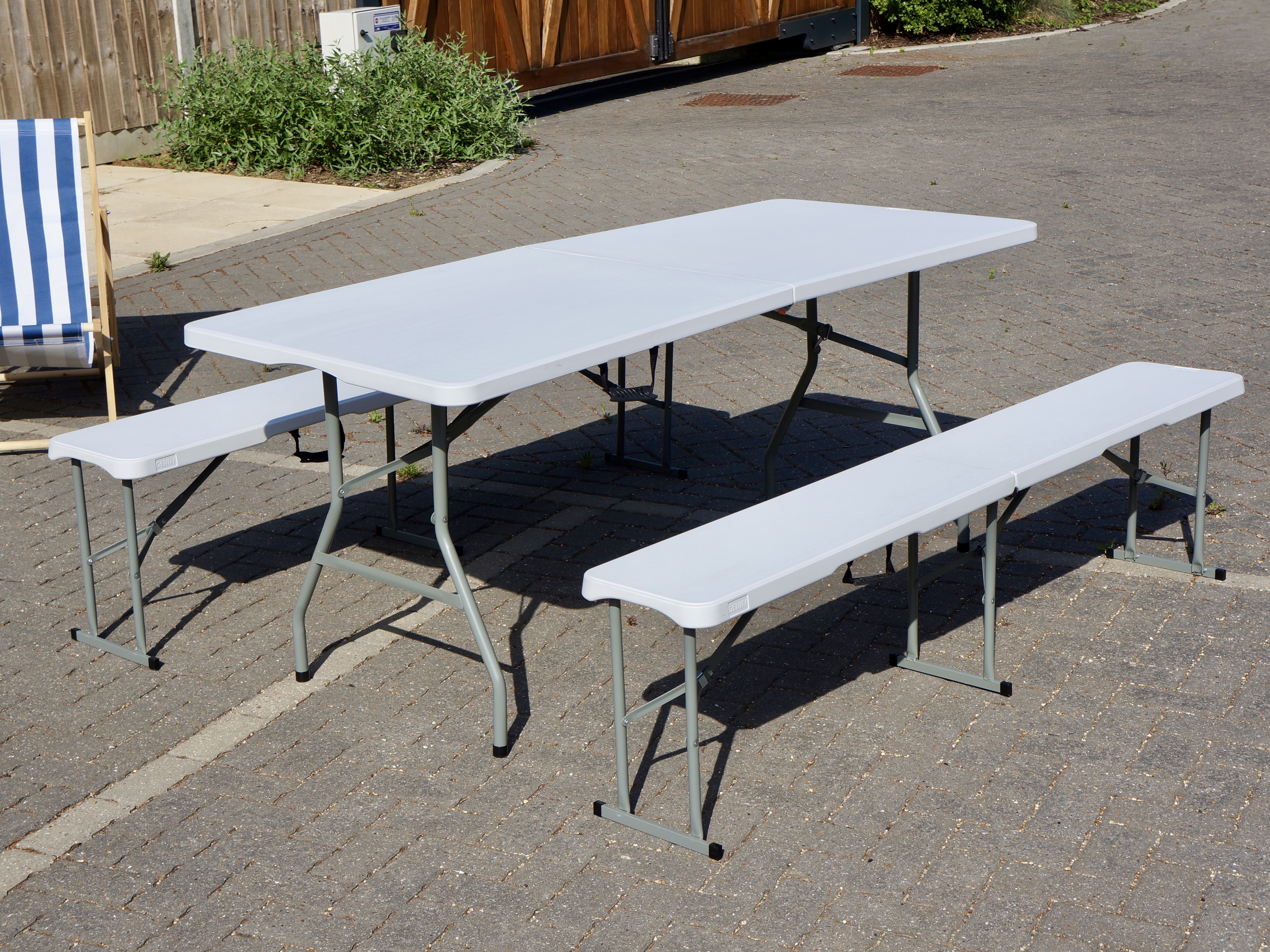 6ft folding party table | seats 6 | bbqs, birthdays & garden parties