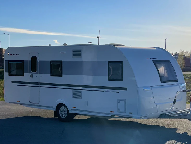 Adria adora 613pk asuntovaunu 3-kerrossänky