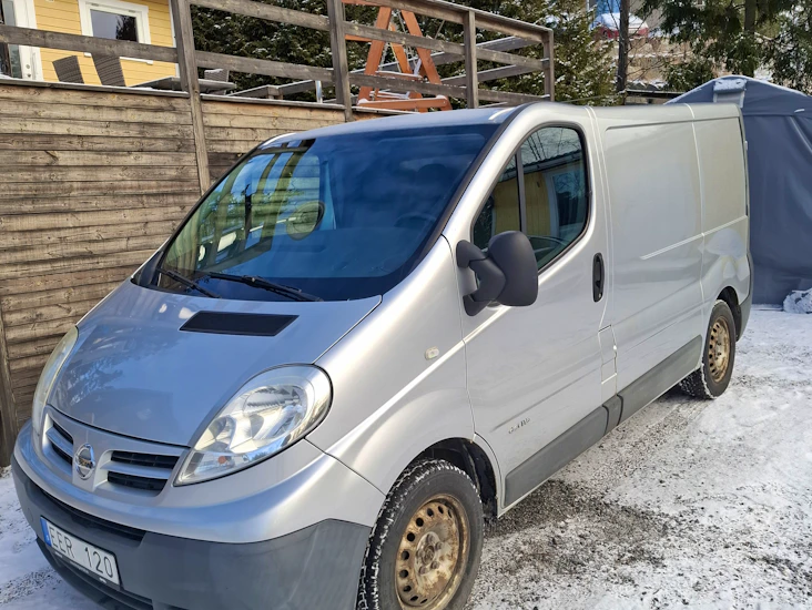 Uthyrning av nissan primaster – perfekt för transport och flytt! finns även diesel värmare
