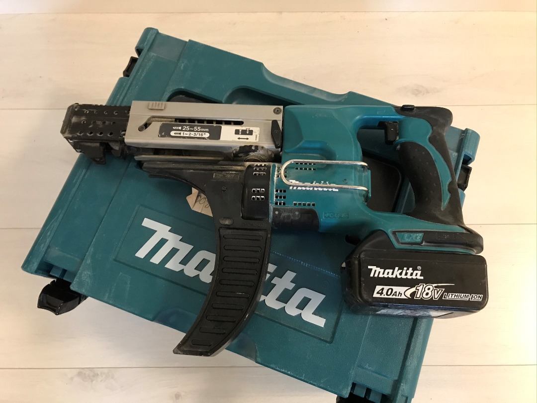 Skruvautomat makita dhr243