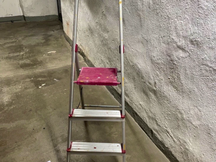 Hushållsstege 3 steg med båge - 69 cm