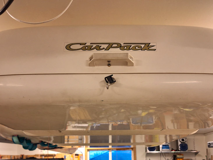 Stor rejäl takbox uthyres