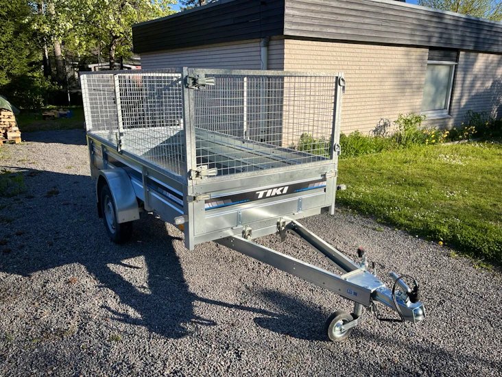 Tippbart gallersläp tiki treiler