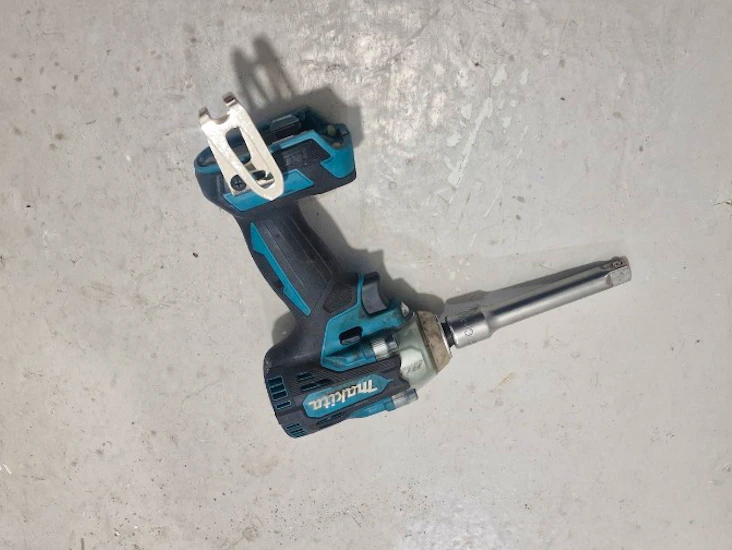 Makita mutterdragare