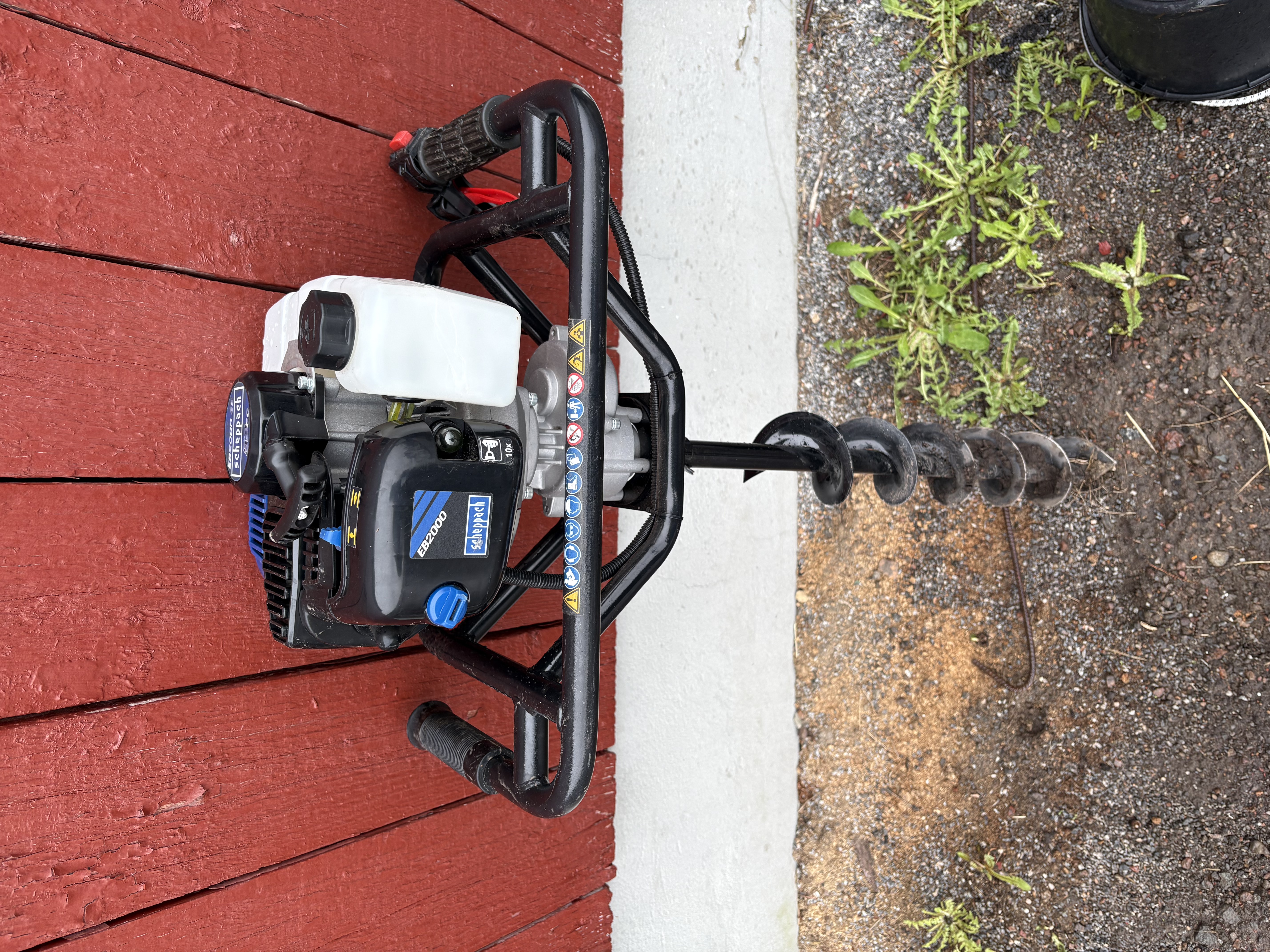 Bensindriven jordborr – perfekt för staket, plintar & plantering