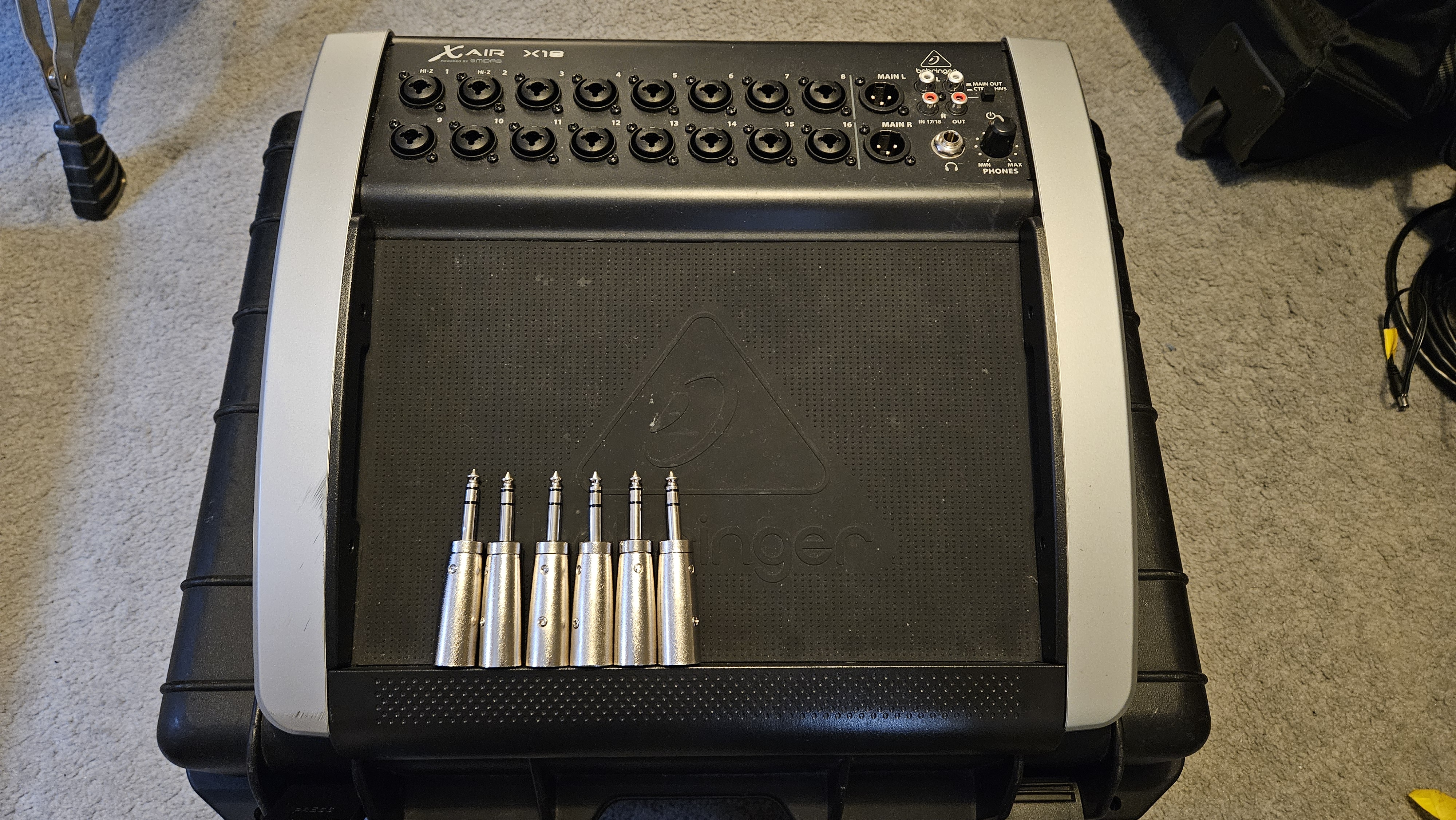 Behringer x18 digital mixing desk