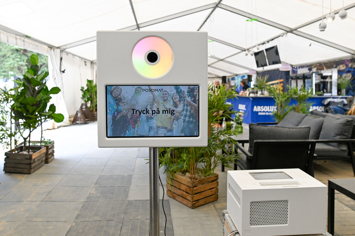 White photobooth fotobås with printer, flatrate and accessoires