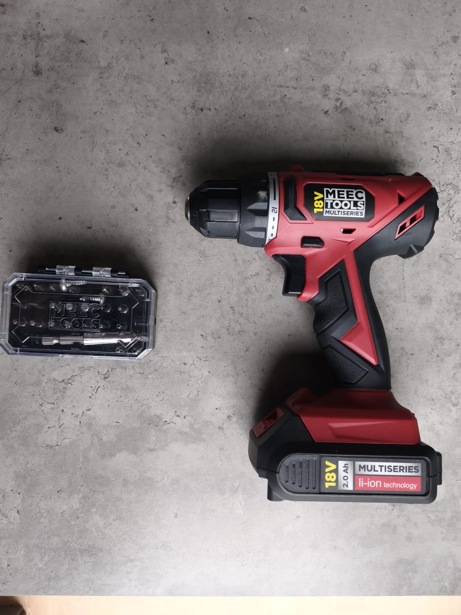Meec tools 18v batteridrevet bor- og skrumaskin med bits-sett