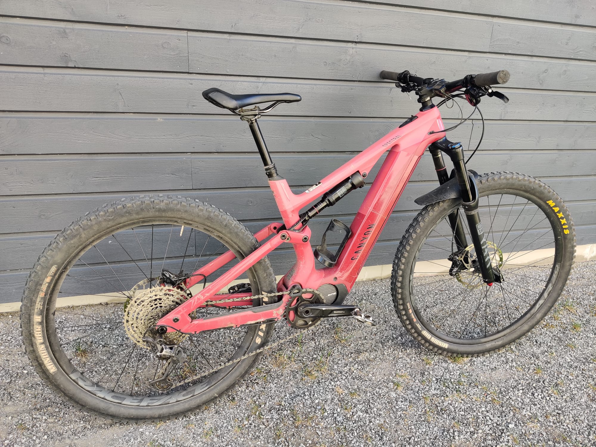 Canyon spectral:on täysjousto sähkömaastopyörä
