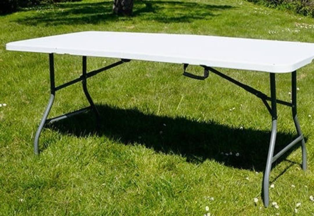 Bord - hopfällbara och smidiga - uthyres!