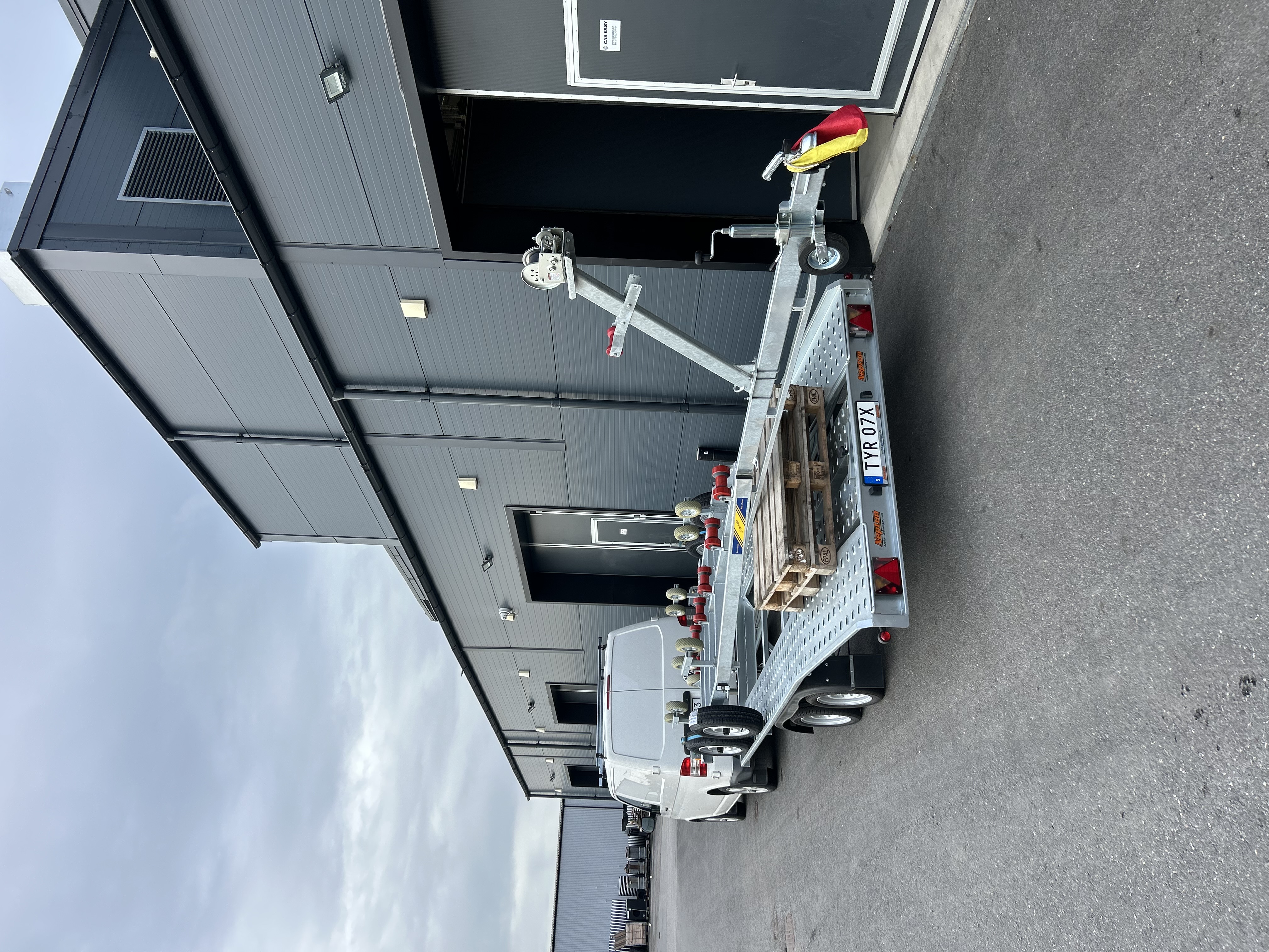 Biltrailer 2700kg lastar 2111kg 205x420cm 