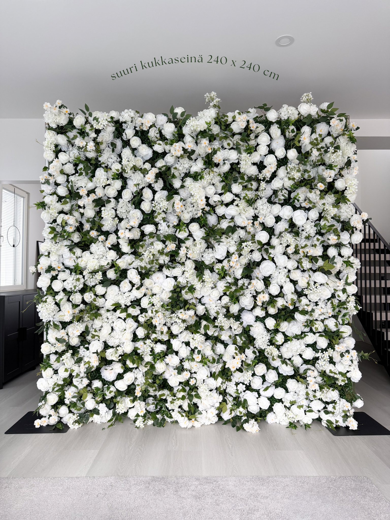 Vuokrataan iso näyttävä kukkaseinä 240 x 240 cm