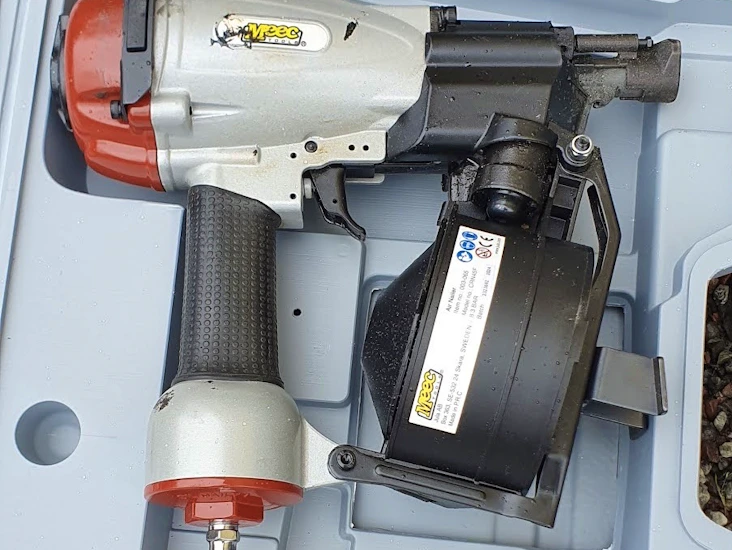 Pappspikpistol 22-45 mm