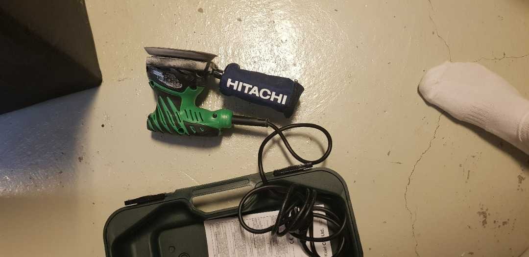 Hitachi slipemaskin