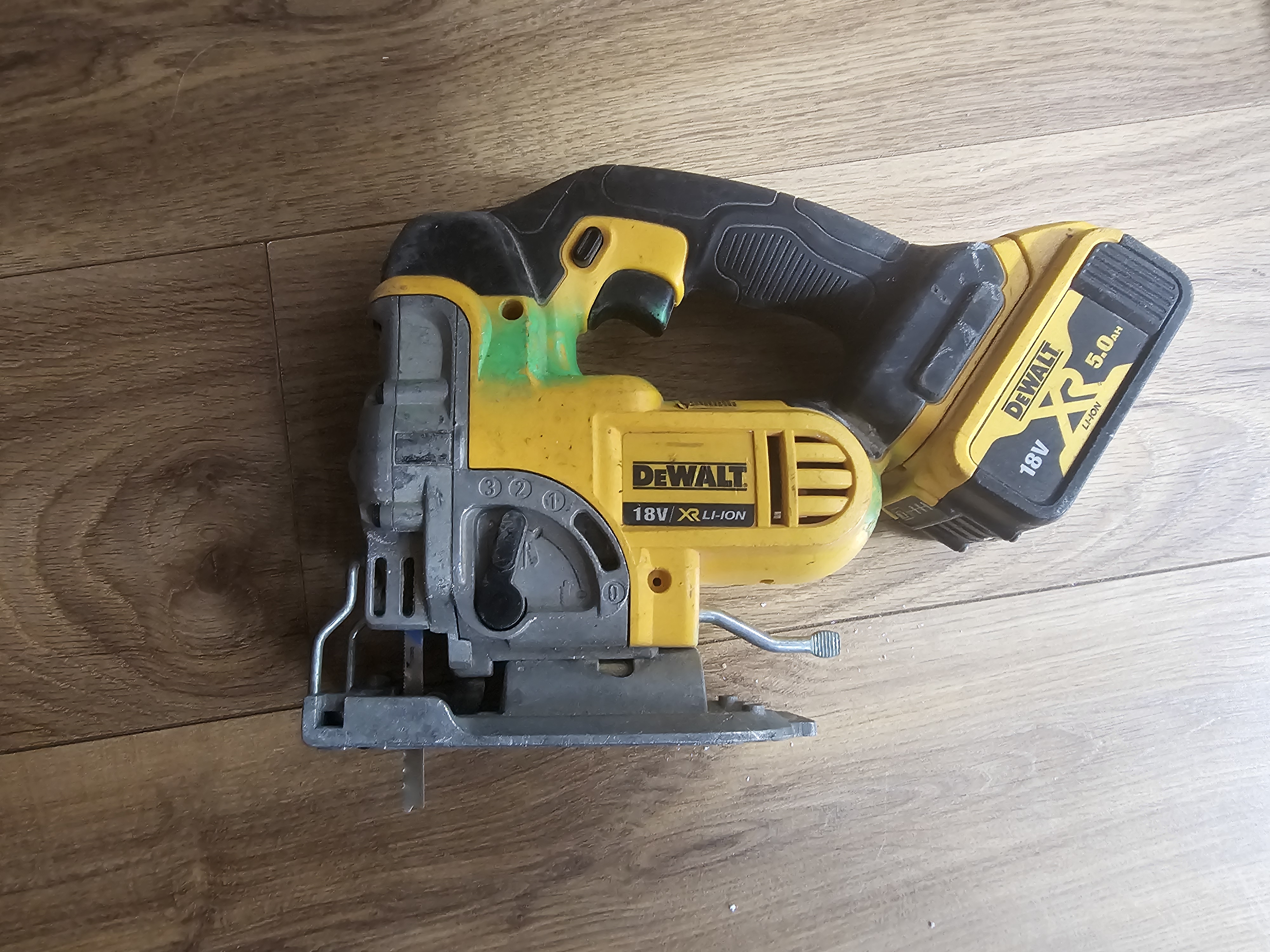 Dewalt xr 18v jigsaw with battery & charger