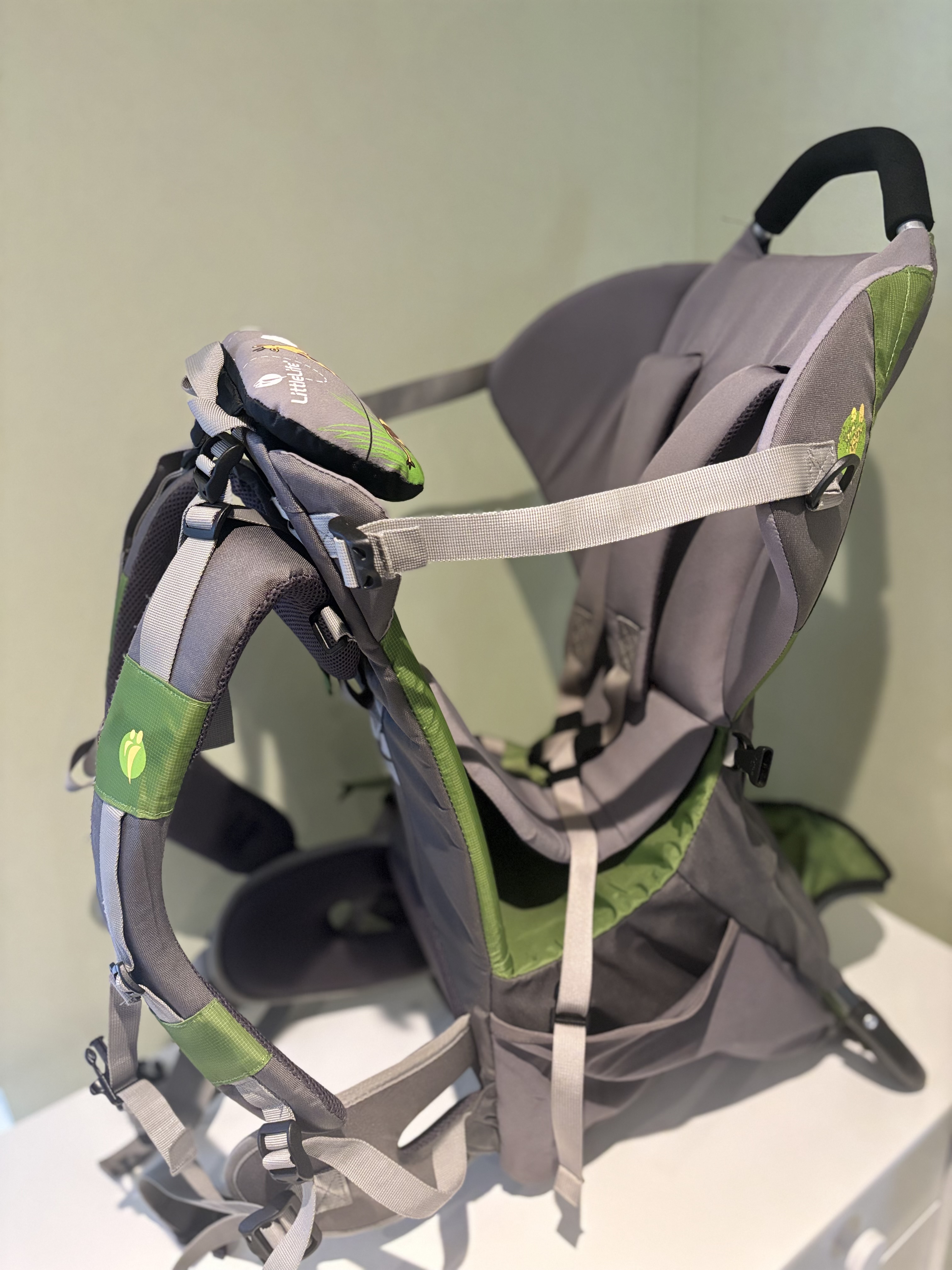 Adventurer child carrier (littlelife brand)