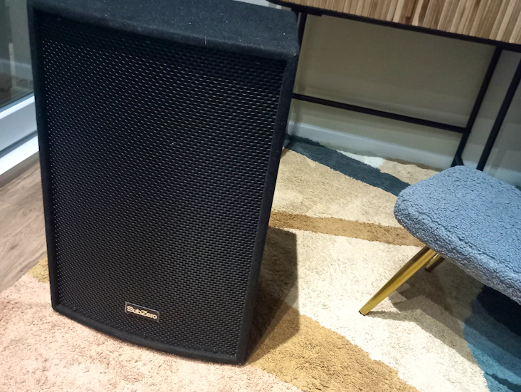 Two party/event/gig speakers 280w rms/400w speakers with 8 channel usb mixer/interface