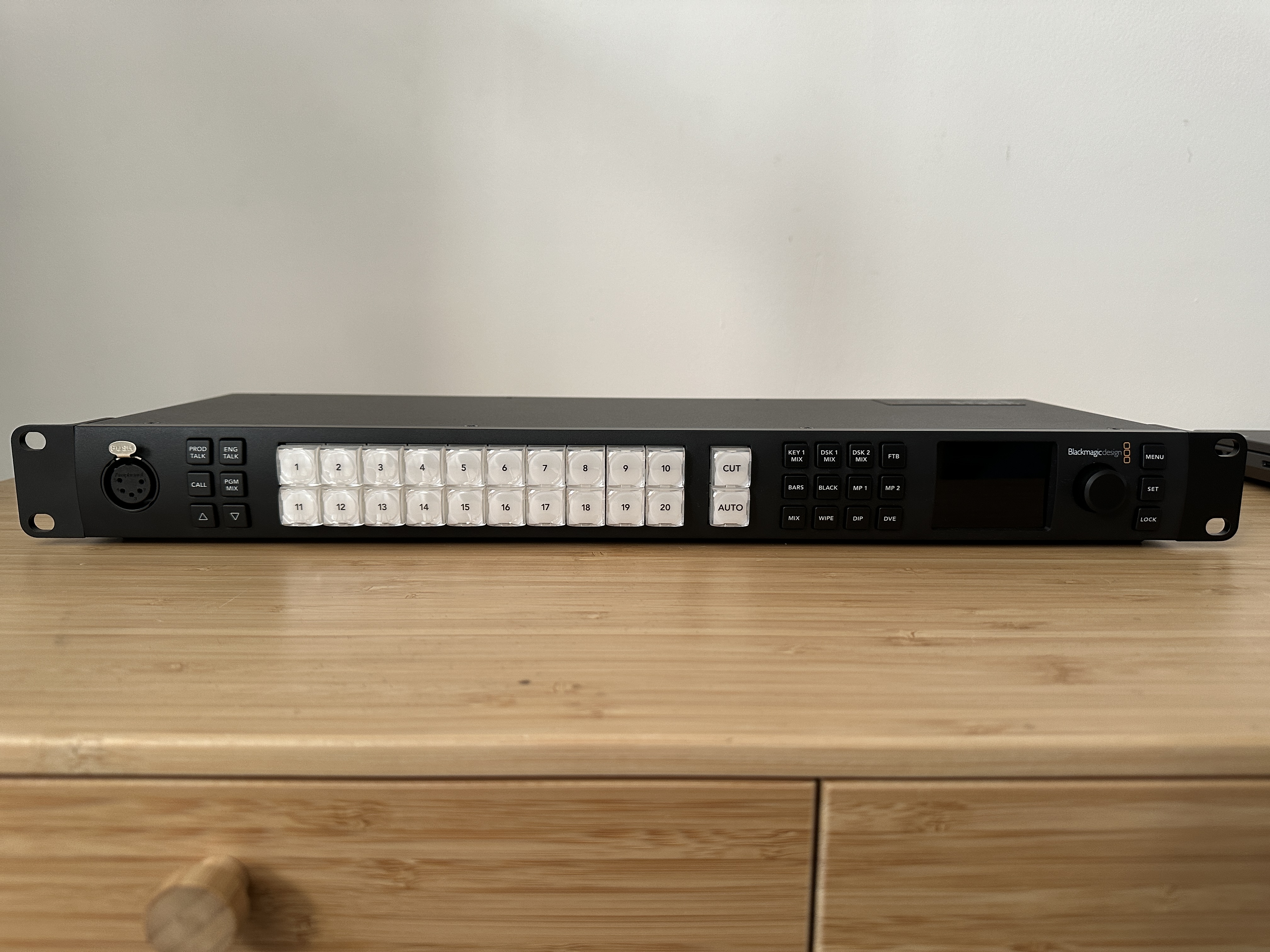 Blackmagic atem 2 m/e constellation hd vision mixer