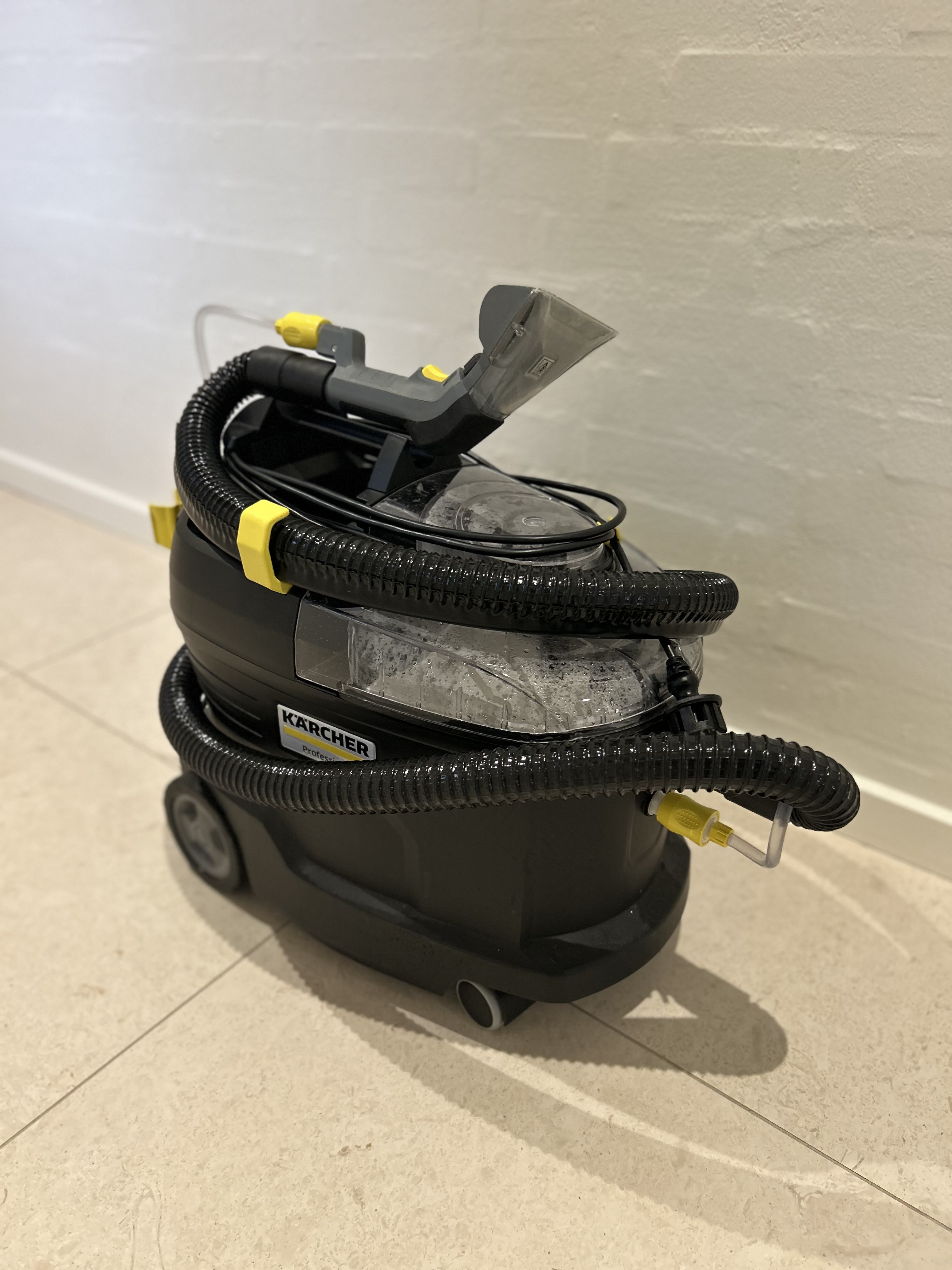 Kärcher puzzi tæpperenser – effektiv rens af sofa, bil & tæpper