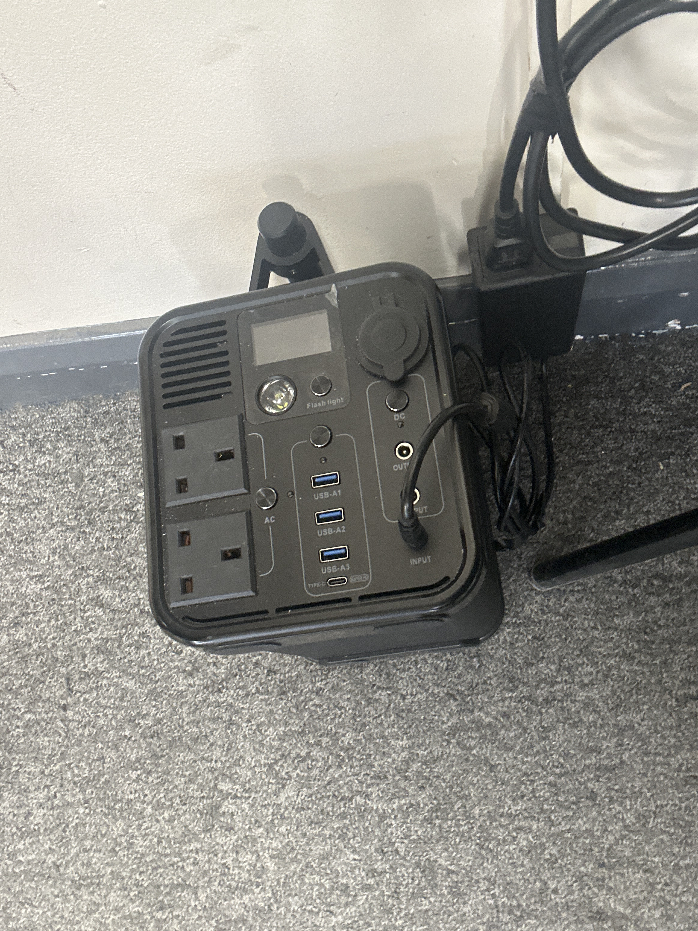 Portable power station, 220v/600w