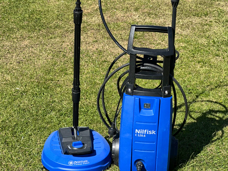 Nilfisk högtryckstvätt med terasstvätt