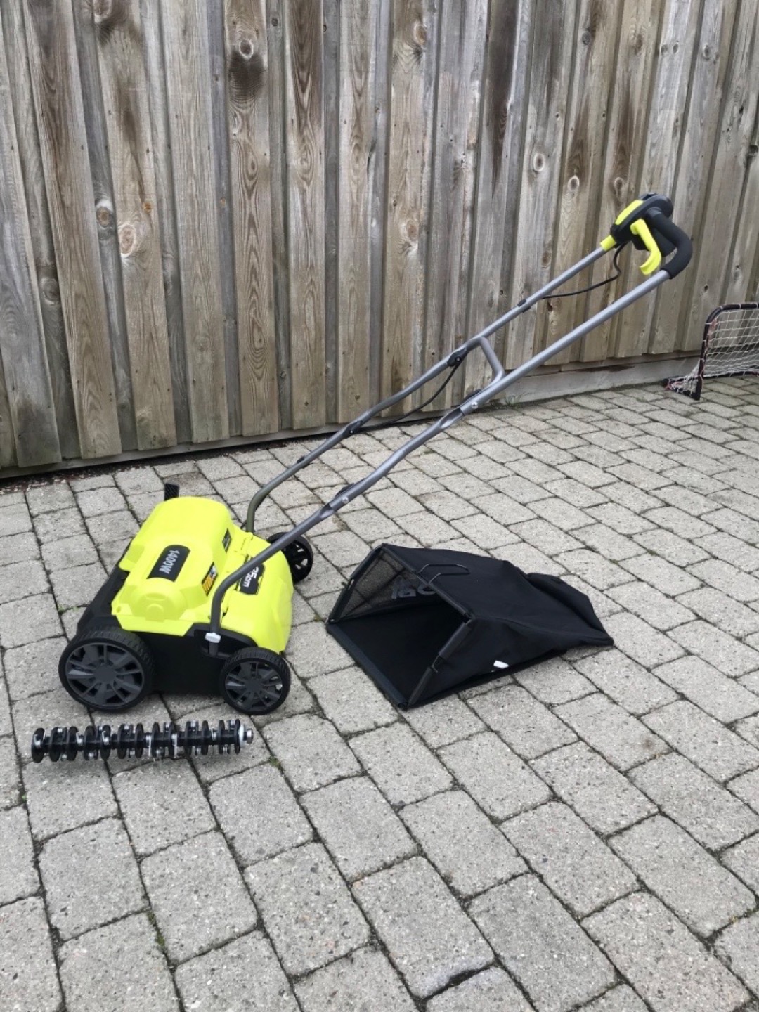 Vertikalskärare med mossrivare 