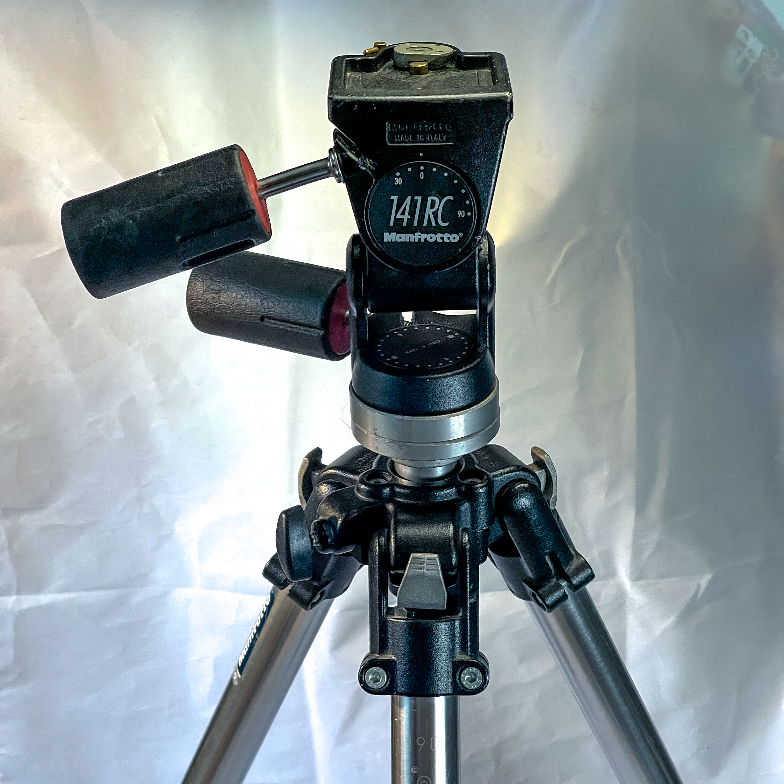 Manfrotto 190 professional aluminum tripod with rc141 3 way pan/tilt head