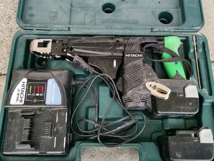 Skruautomat med 2 batter og lader