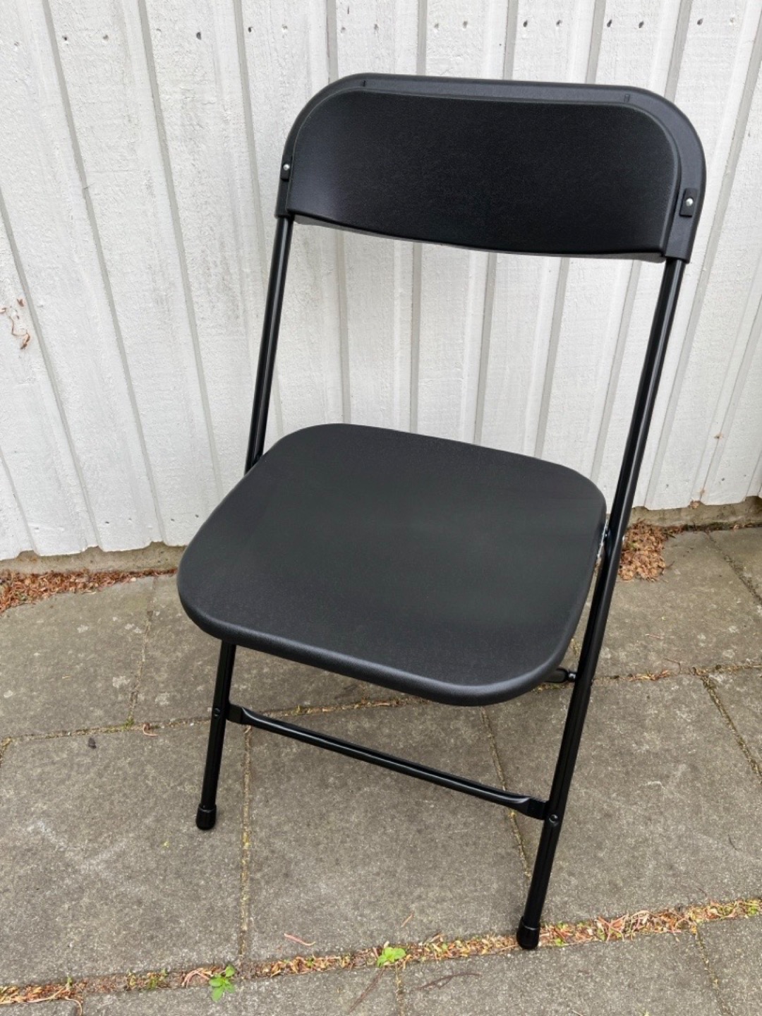 Bekväma, hopfällbara stolar uthyres! 